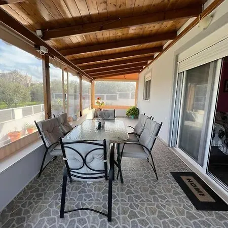 Apartamento Family Getaway Close The Sea Gazi